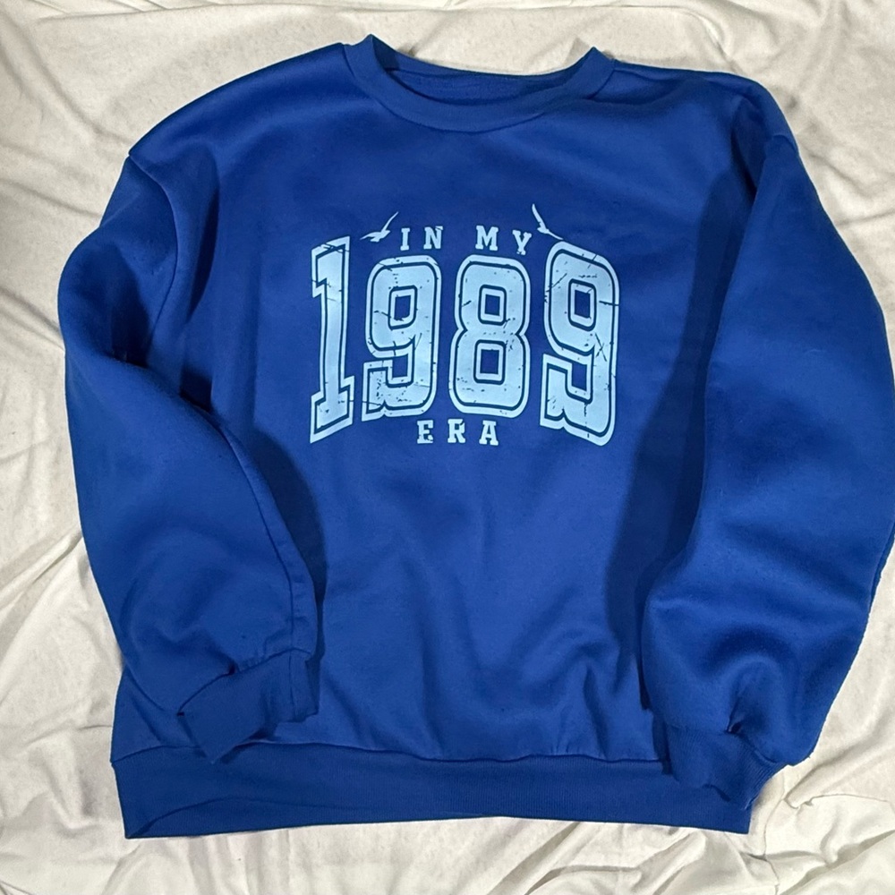 Vintage-Style Graphic Sweatshirt Blue “In My 1989 Era” Women’s Large